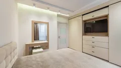 Så får du rummet att se större ut: 5 hemliga knep som inredare sällan avslöjar